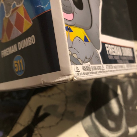 DAMAGED Fireman Dumbo. - Picture 6 of 7